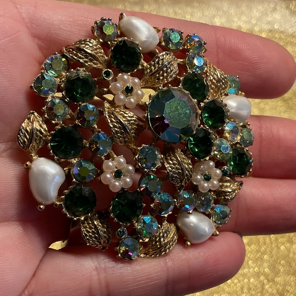 Vintage CLAUDETTE Green Aurora Borealis Rhinestone Pin Brooch Flower Baby Tooth